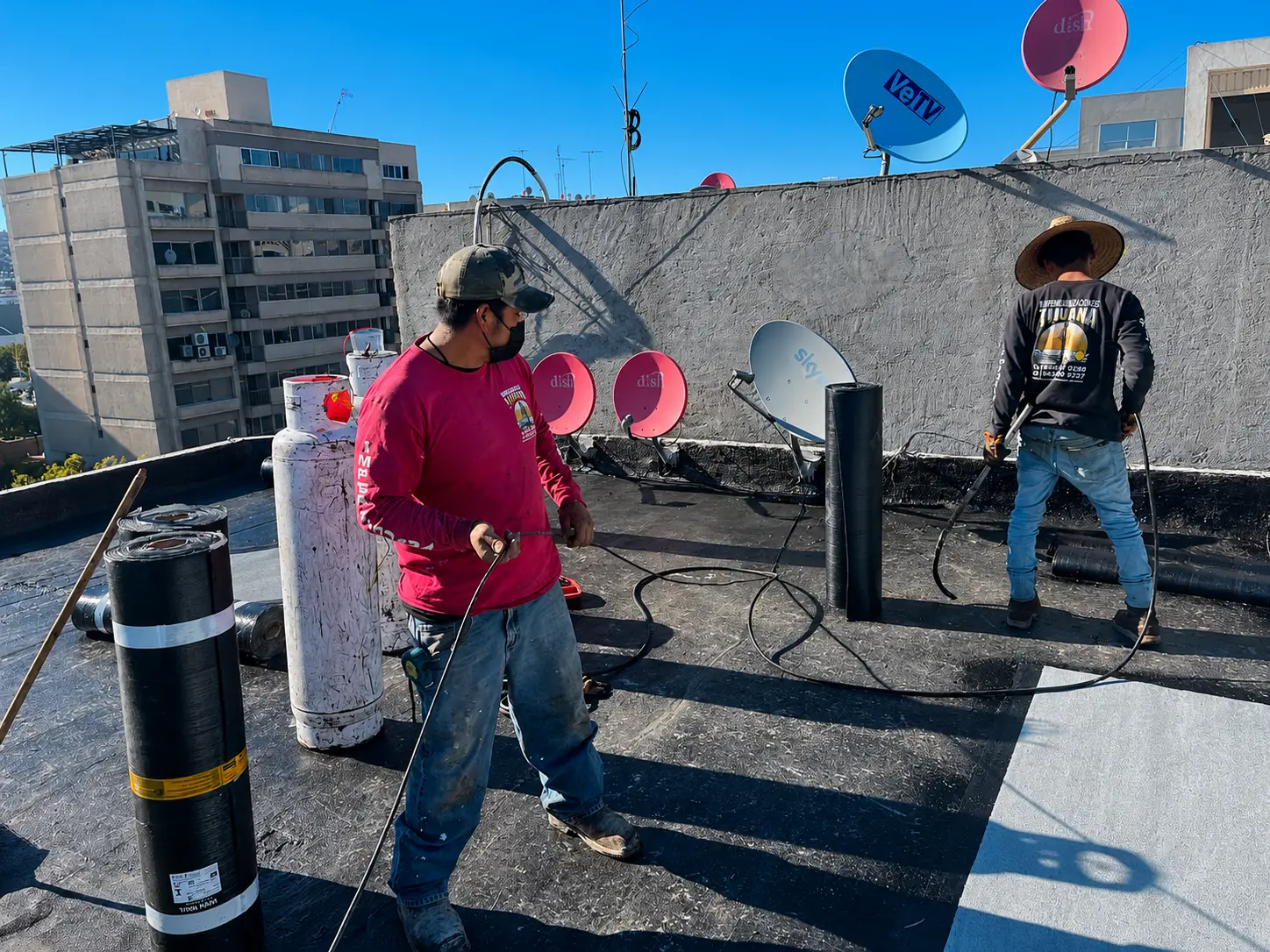 Antorchado de manto asfáltico en azotea de edificio en Tijuana